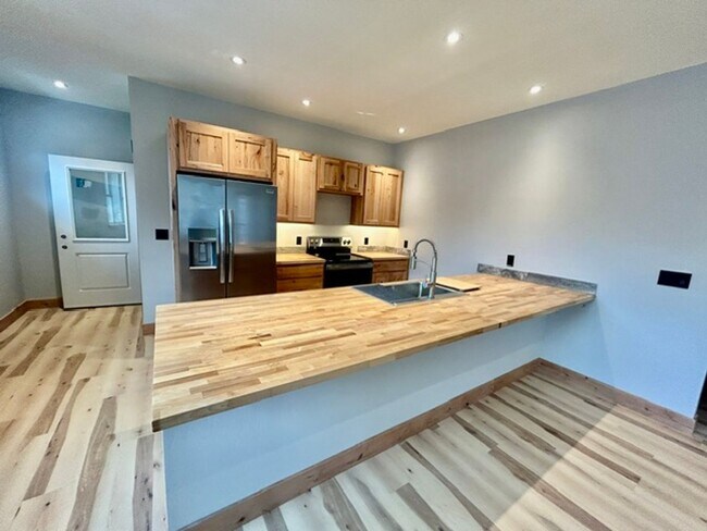 Foto del edificio - Unique Live/Workspace with Blackfoot Views - New Build/East Missoula!