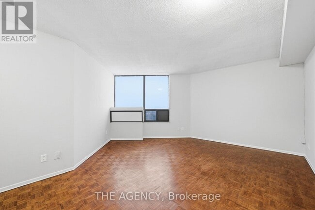 Building Photo - 2350 Dundas St W