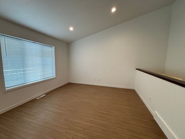 Foto del edificio - 3 Bed 3 Bath Townhome
