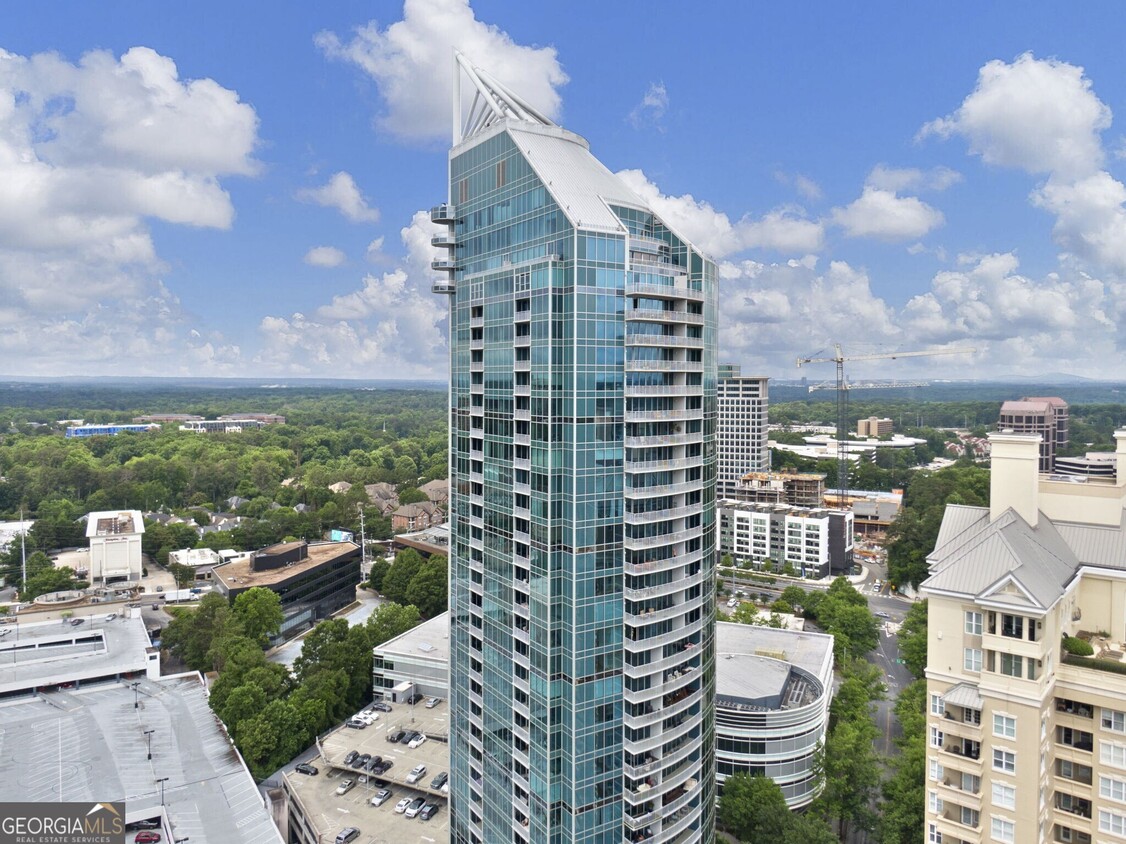 Foto principal - 3338 Peachtree Rd