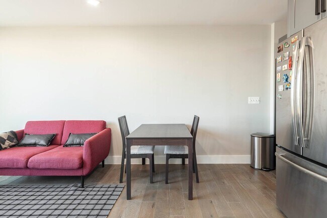Foto del edificio - 1028 Bladensburg Rd NE