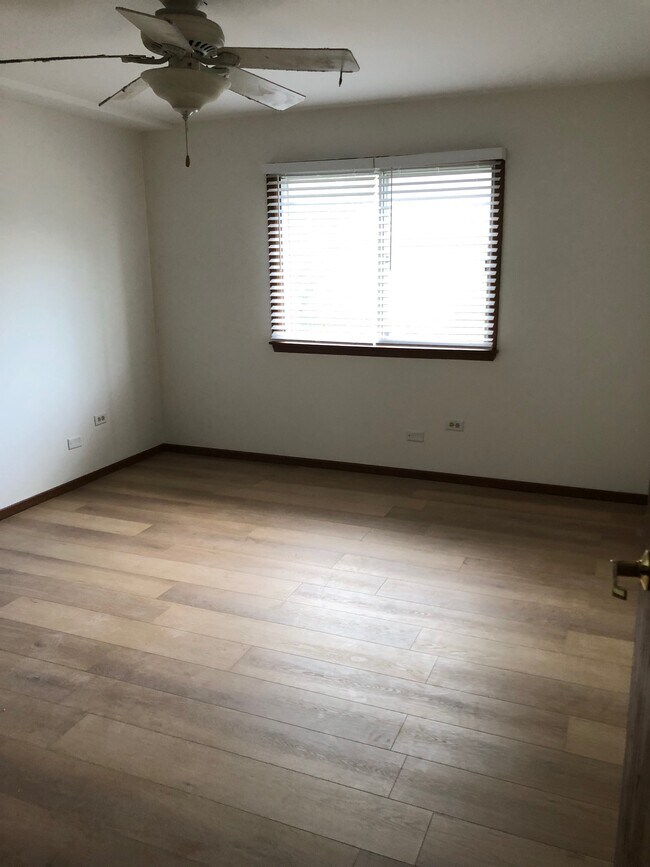 Master Bedroom - 1526 N River W Ct