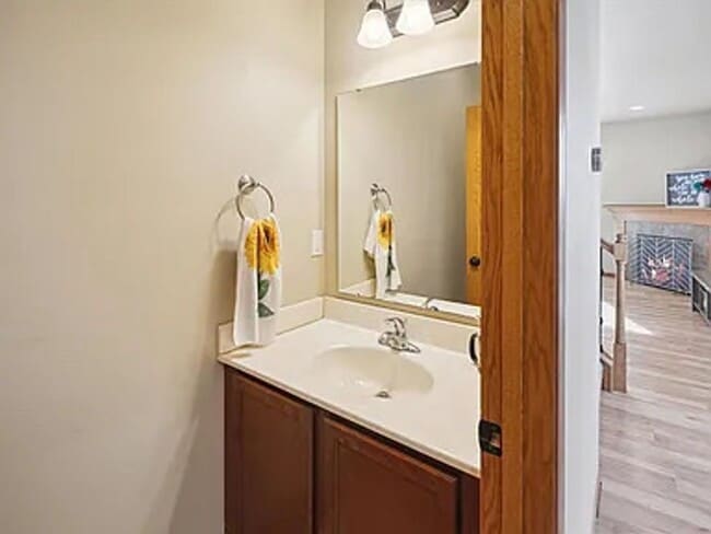 Foto del edificio - Coralville 4 Bedroom 4 Bath 3 Level Town H...
