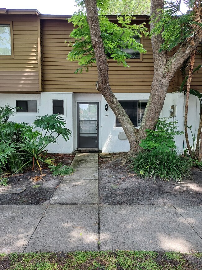 Building Photo - 196 W Sandalwood Ct