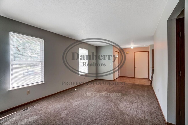 Building Photo - 3540 Willow Run Dr