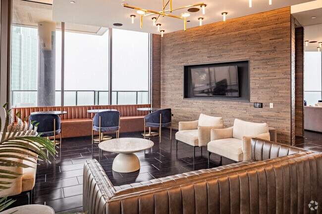 Interior Photo - 1001 South State