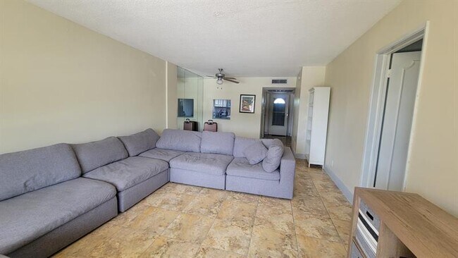 Foto del edificio - 4500 N Federal Hwy