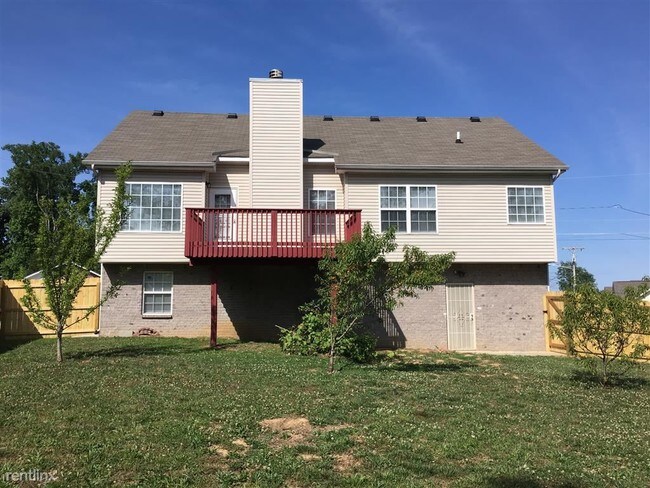 Foto del edificio - 5 br, 3 bath House - 300 School House Ct