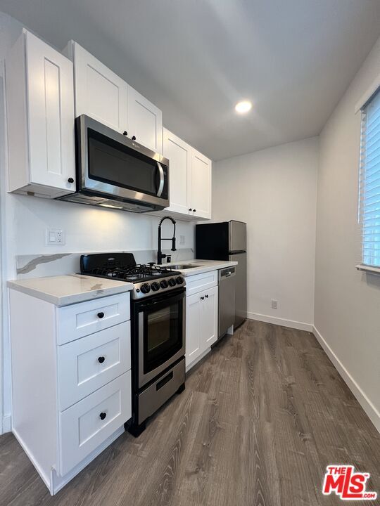 Foto del edificio - 421 E Chevy Chase Dr