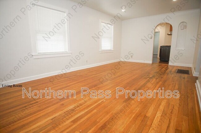 Foto del edificio - 4416 La Luz Ave