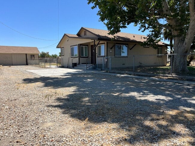 Building Photo - 15162 S McCall Ave