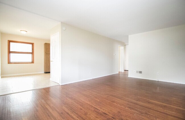 Foto del edificio - 1421 Pennelwood Dr