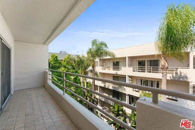 Building Photo - 1131 Alta Loma Rd