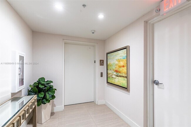 Foto del edificio - 9400 W Bay Harbor Dr