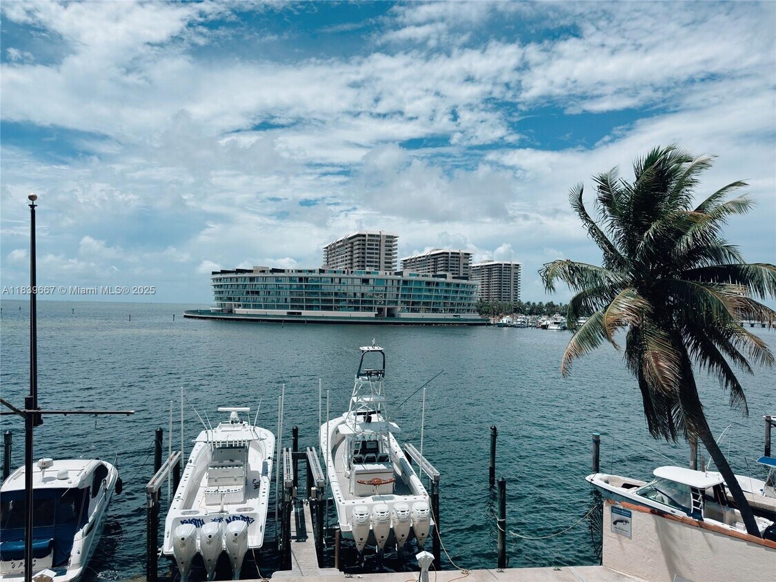 Foto principal - 1632 S Bayshore Ct