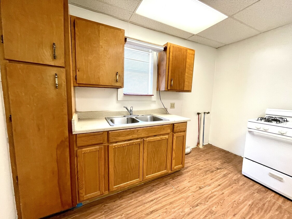 Primary Photo - 116 4th Ave NW