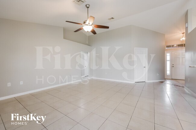 Foto del edificio - 414 Willowbrook Dr