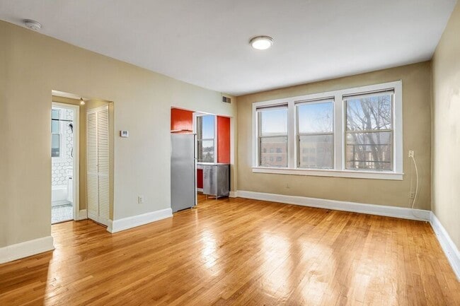 Building Photo - 1725 Lanier Pl NW