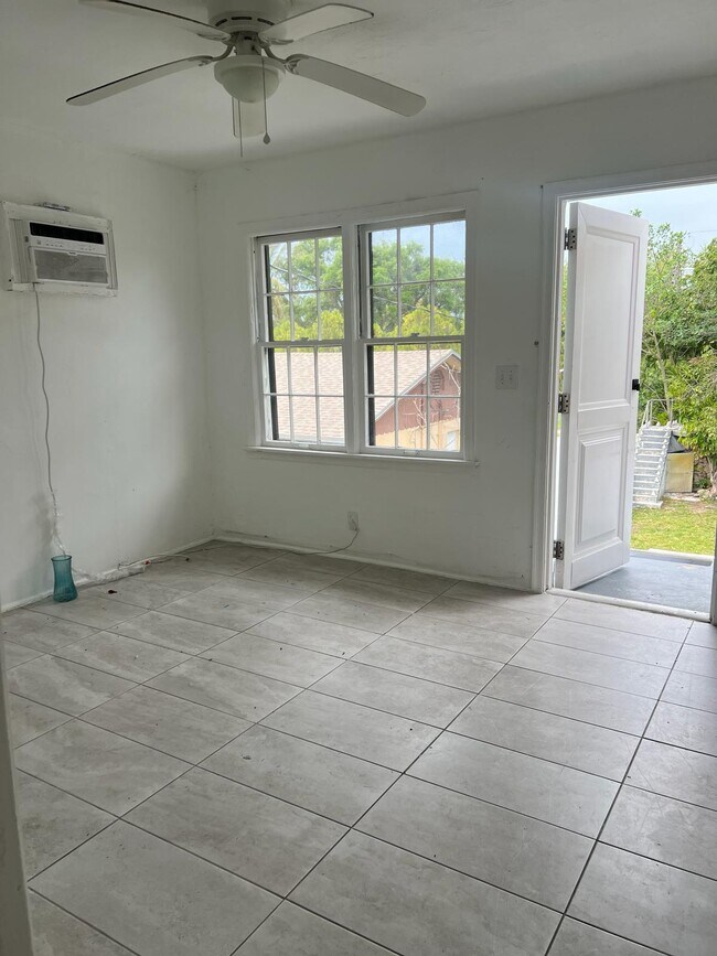 Foto del edificio - 1260 NE 115th St