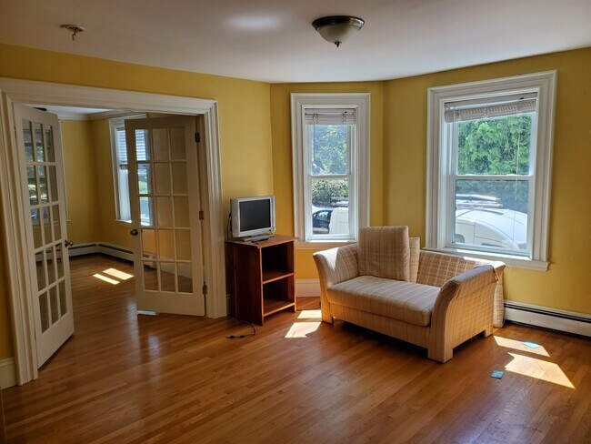 Living room - 81 Prospect St