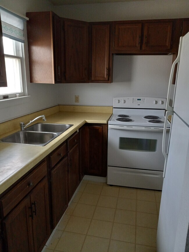 Building Photo - 912 5th St SW
