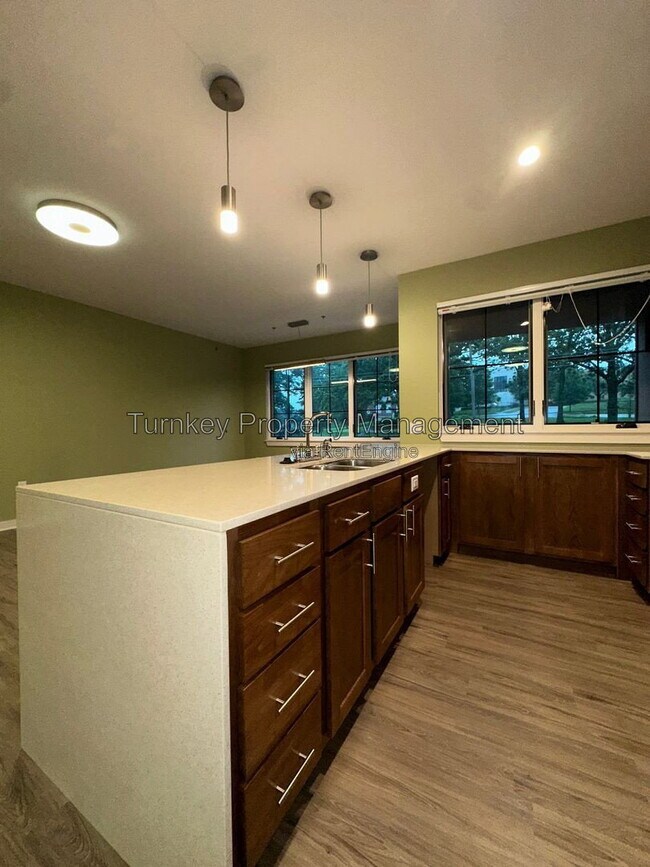 Foto del edificio - 3223 Kavanaugh Blvd