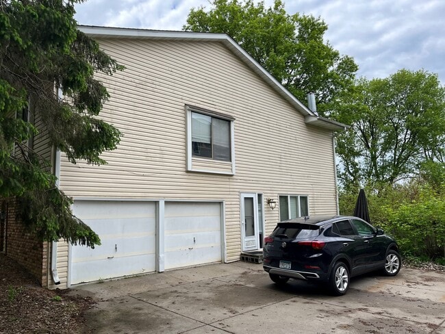 Building Photo - 5542 Malibu Dr