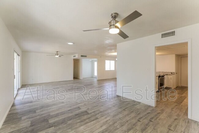 Foto del edificio - 4635 W Laurel Ln