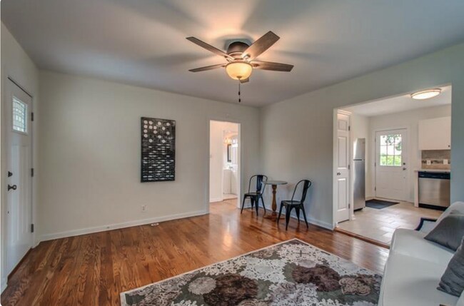 Building Photo - 2 bd/ 1bth w/ heated storage shed, fenced ...