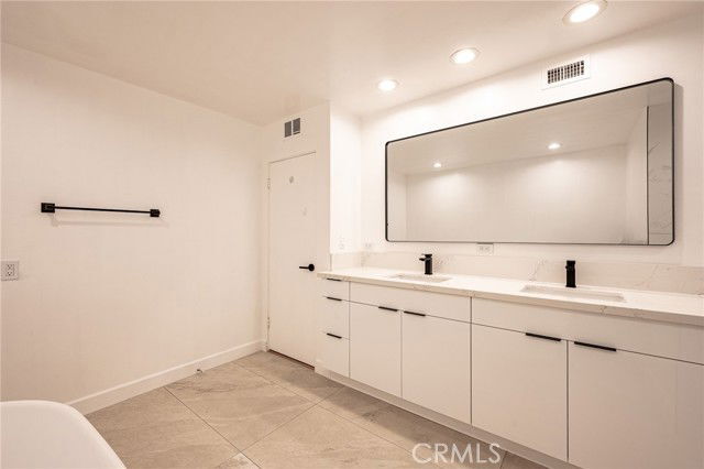 Foto del edificio - 339 N Palm Dr