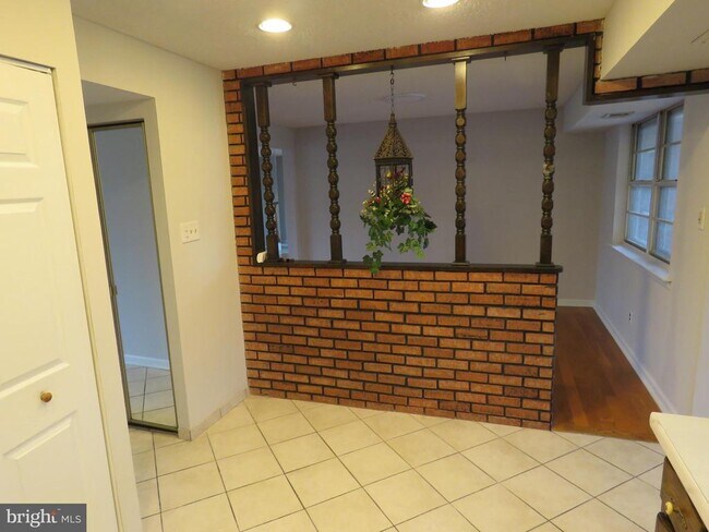 Foto del edificio - 6240 Patrick Henry Ct