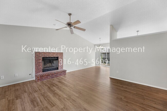 Foto del edificio - 1610 Summerwood St