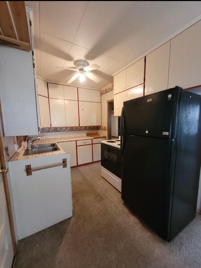 Building Photo - $850 - 2 bed 1 bath - Single Family Home