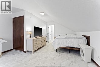 Building Photo - 1467 Guildwood Crescent