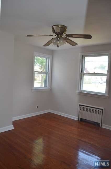 Foto del edificio - 66 Midland Ave