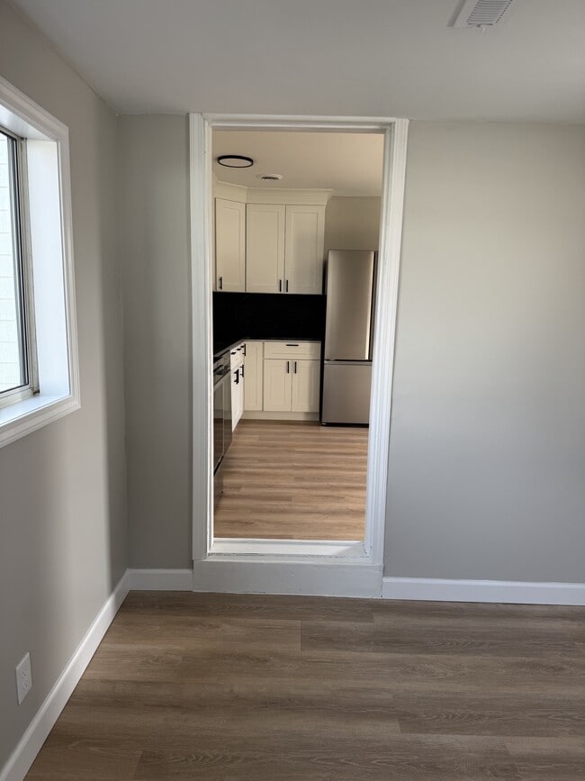 Building Photo - 580 Edgewood Dr