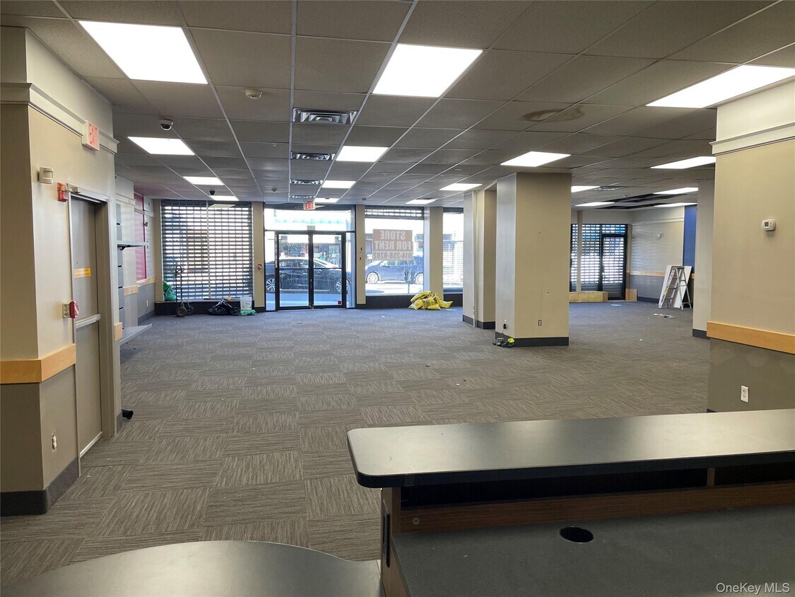 Foto principal - 490 S Broadway