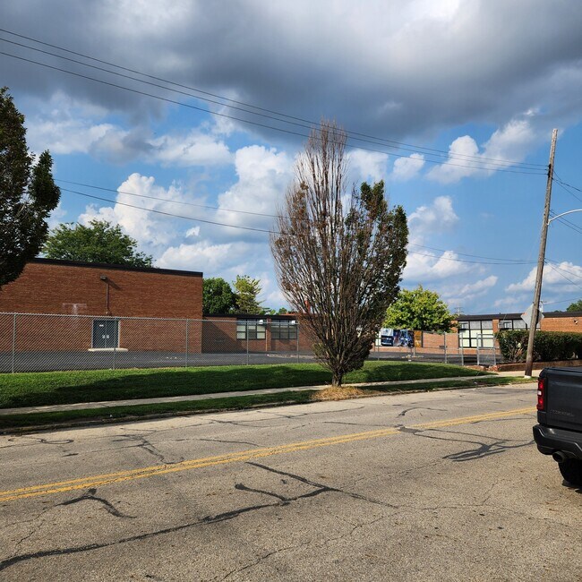 Foto del edificio - 1455 E Mound St