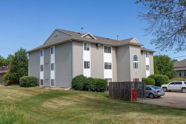 Building Photo - $1,095 | 2 Bedroom, 1 Bathroom 1st Floor C...