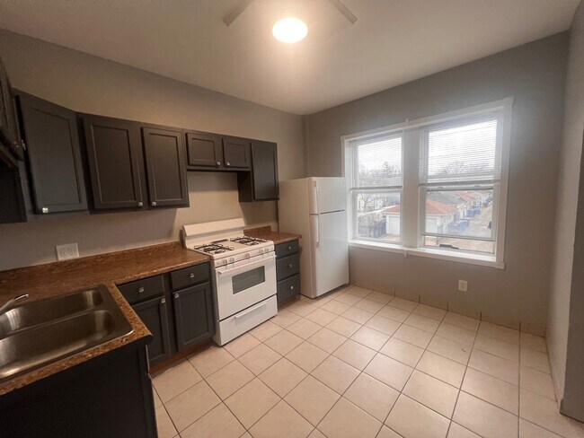 Foto del edificio - 5350 W Division St