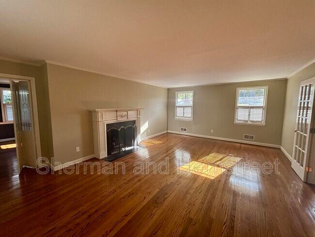 Foto del edificio - 807 Barrett Ln