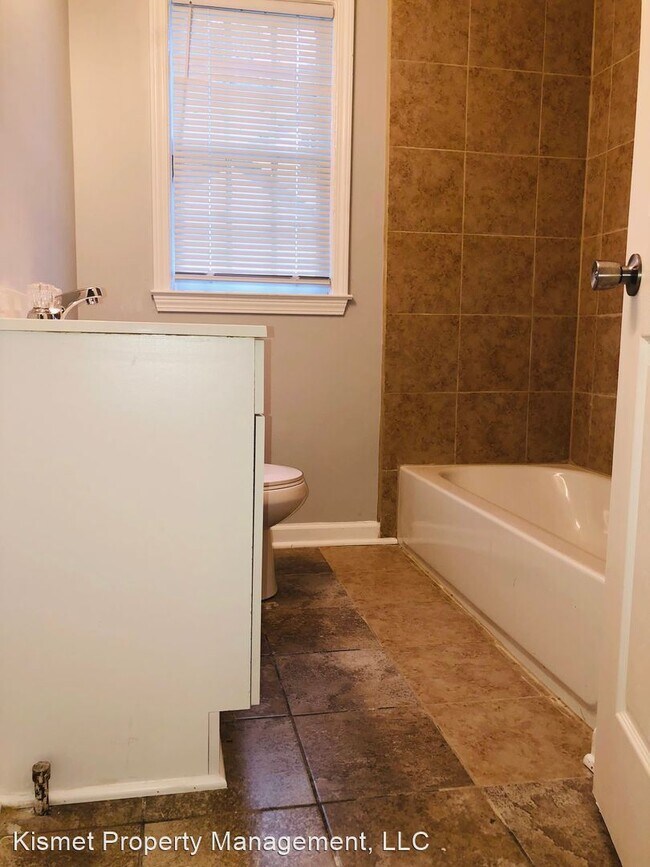 Foto del edificio - 3 br, 1 bath House - 3830 Bowen Ave