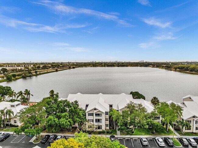 Foto del edificio - 2841 N Oakland Forest Dr