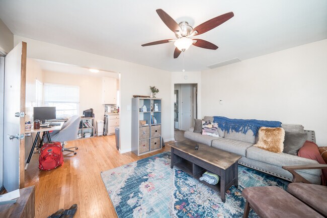 Building Photo - 1919 Ebers St