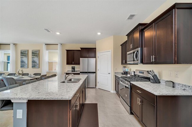 Foto del edificio - 7551 Oakmoss Loop