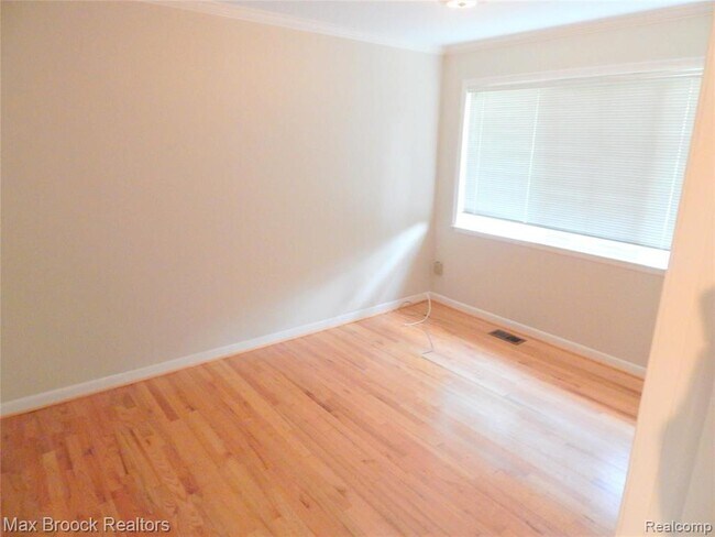 Foto del edificio - 116 E Hickory Grove Rd