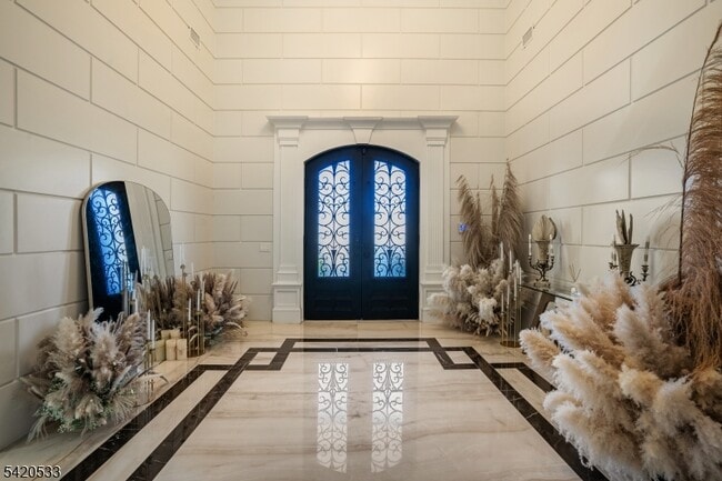 Foto del edificio - 6 Deer Trail Rd