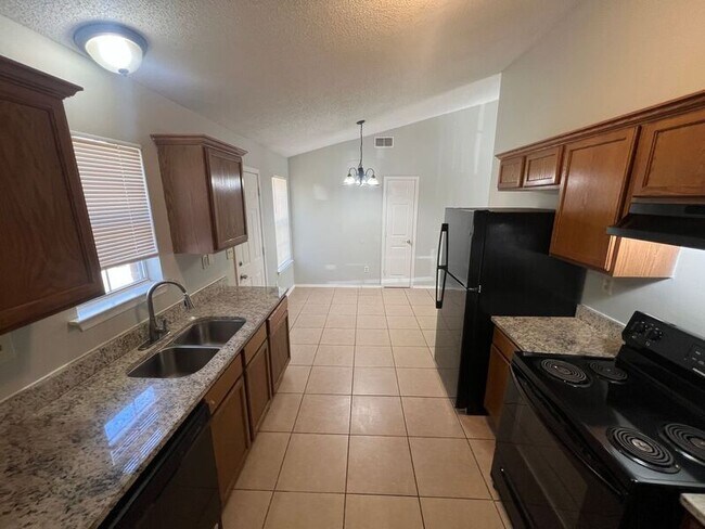 Building Photo - 2664 Waverly Dr