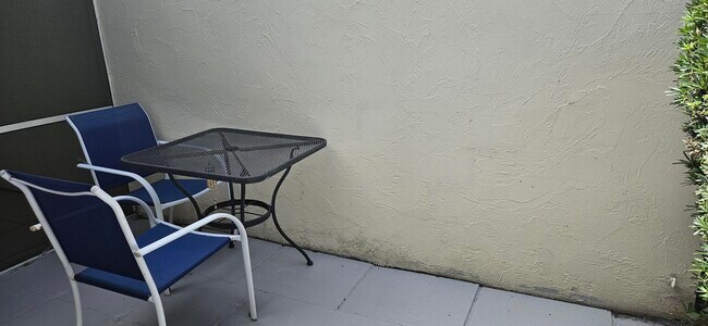 Foto del edificio - 6215 Green View Cir