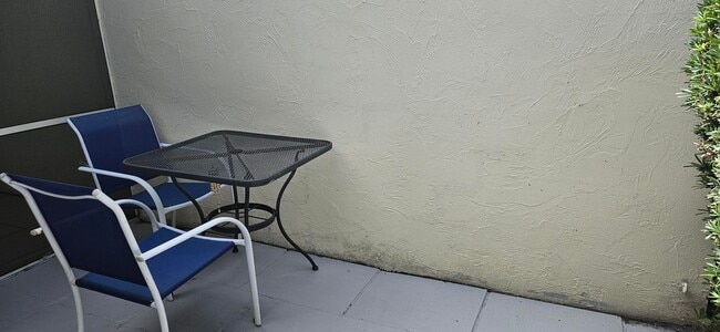 Building Photo - 6215 Green View Cir